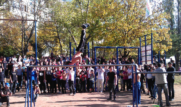 Новый Регион: В Симферополе появилась самая большая спортплощадка в стиле Street Workout (ФОТО)
