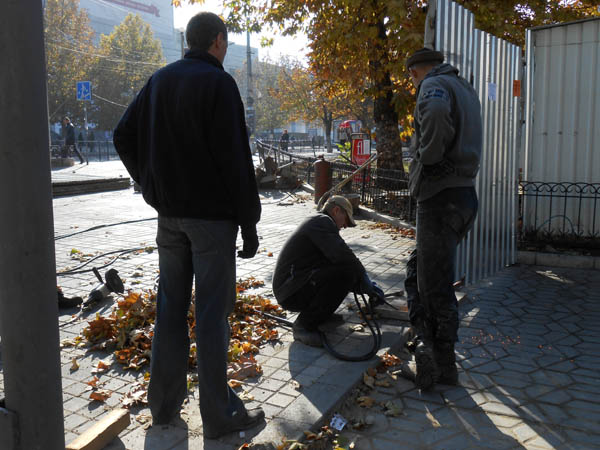 Новый Регион: В центре Симферополя демонтировали скандальный забор (ФОТО)