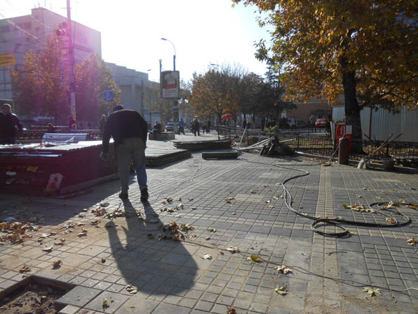 Новый Регион: В центре Симферополя демонтировали скандальный забор (ФОТО)